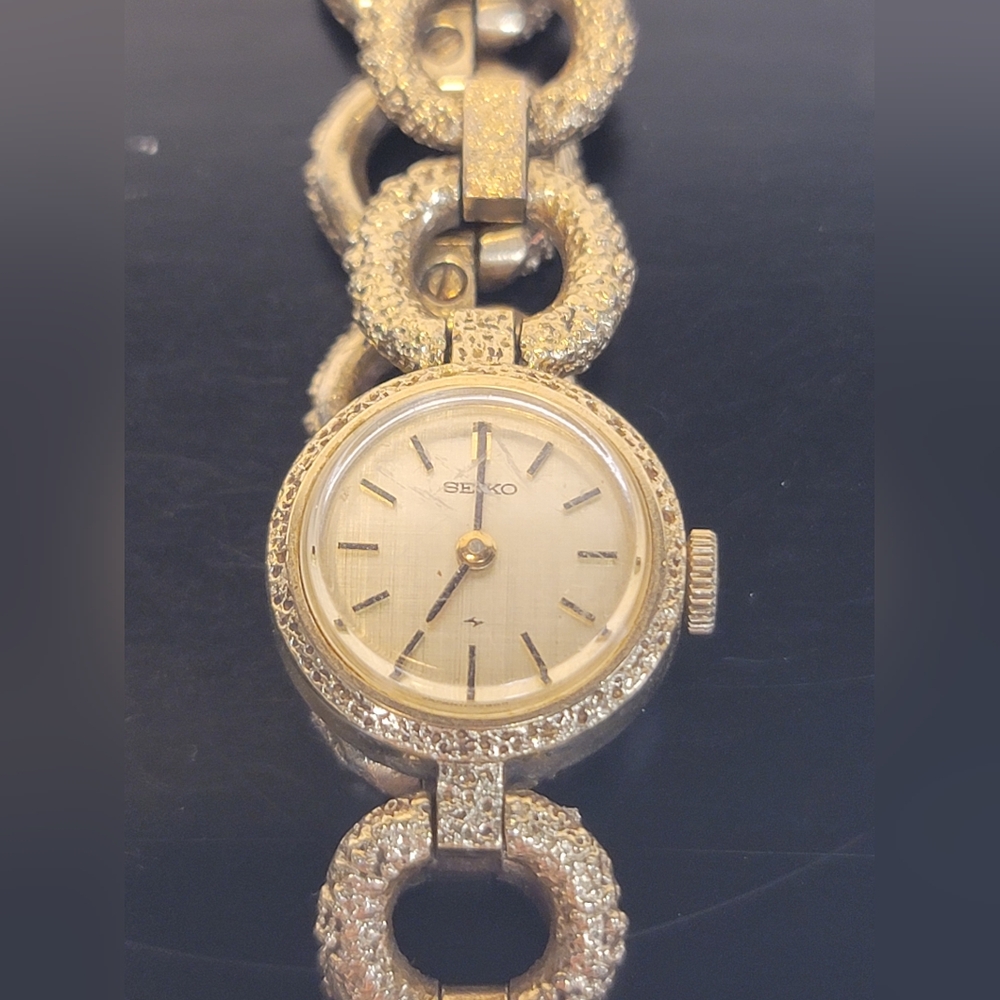 Vintage Ladies Seiko Gold Watch, 11-0509, Japan